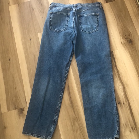 GAP WOMAN’S Jeans Loose Mid Rise Size 30 10L Relaxed Fit. Gently Loved - Picture 2 of 3